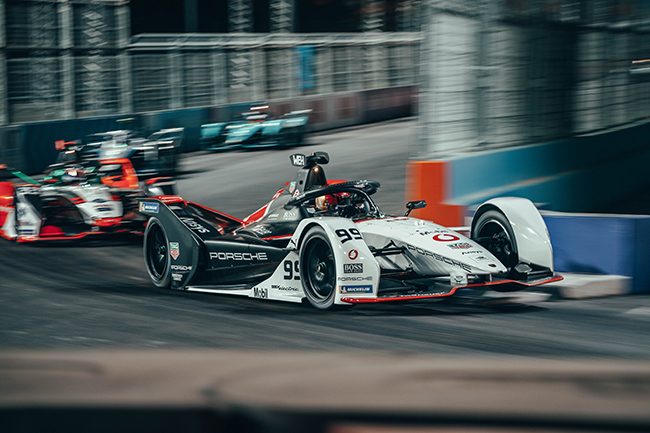 Porsche earns vital points at the start of the Formula E season