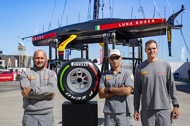 طرح «بيريللي» إطاراً مخصصاً لسباقات الفورمولا 1 ويحمل تواقيع أعضاء فريق لونا روسا للبيع في مزاد خيري