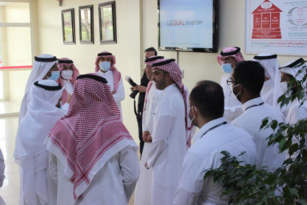 إعلان «إل جي ومجموعة شاكر» عن مشروع مشترك لنشر الروبوتات والذكاء الاصطناعي إعلان «إل جي ومجموعة شاكر» عن مشروع مشترك لنشر الروبوتات والذكاء الاصطناعي