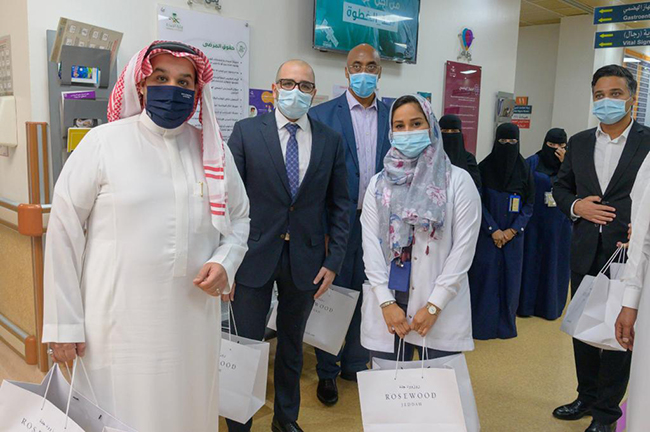 Rosewood Jeddah distributes dinner boxes at King Fahad General Hospital as token of appreciation for frontliner efforts