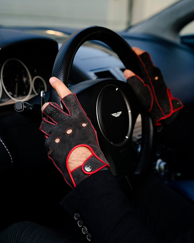RACING DESIGN AND MAXIMUM GRIP TO KICK OFF THE DRIVING SEASON: ALL-NEW POWERSLIDE FINGERLESS DRIVING GLOVES FROM THE OUTLIERMAN