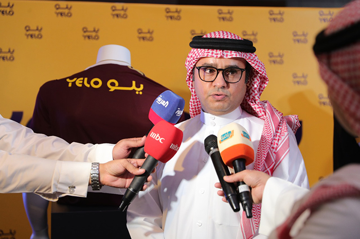 الرئيس التنفيذي لشركة الوفاق لتأجير السيارات «يلو» مباركا لنادي الفيصلي تحقيق أغلى الكؤوس