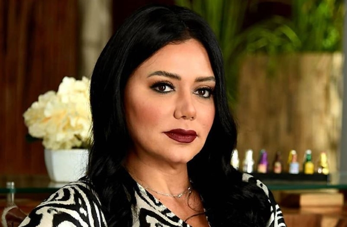رانيا يوسف ترد على الهاشتاج المسئ لها وتهدد بفضيحة بعد نشر صورتها مع رئيس نادي برشلونة