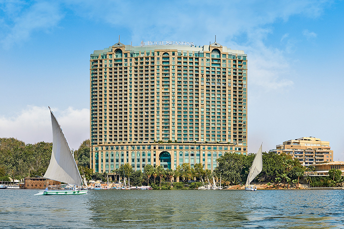 هل خططتم لإجازة الصيف؟ إليكم ١٠ أسباب للإقامة في فندق فورسيزونز القاهرة نايل بلازا