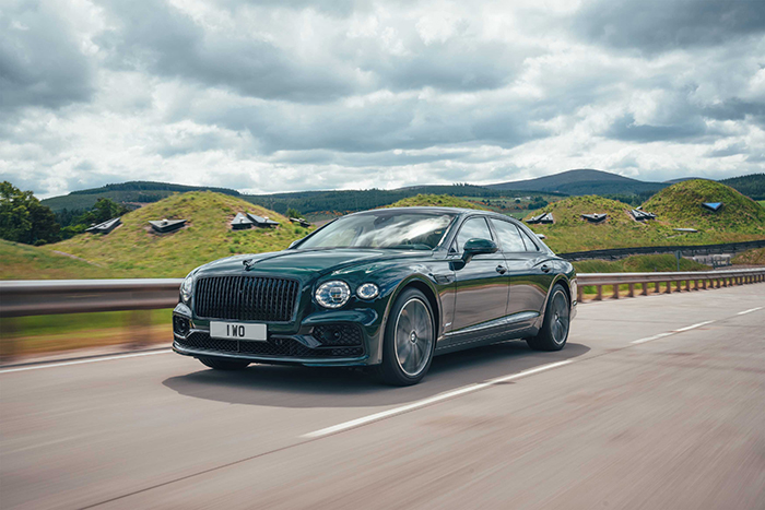 Bentley تطرح Flying Spur Hybrid الجديدة . . سيارة السيدان الفخمة الأفضل في العالم تصبح أكثر صداقة للبيئة
