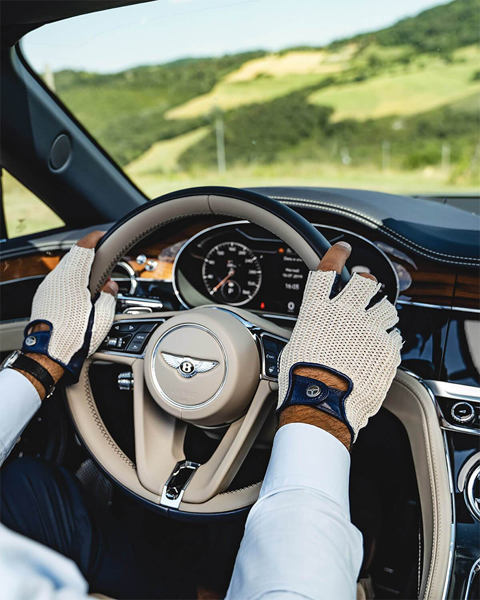 THE OUTLIERMAN IS PROUD TO SUPPORT THE DISTINGUISHED GENTLEMAN’S DRIVE WITH LUXURY DRIVING ACCESSORIES FOR ITS LARGEST CHARITY FUNDRAISERS