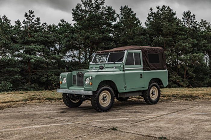 EVERRATI REVEALS ITS LATEST REDEFINED ICON: THE ELECTRIFIED LAND ROVER SERIES IIA