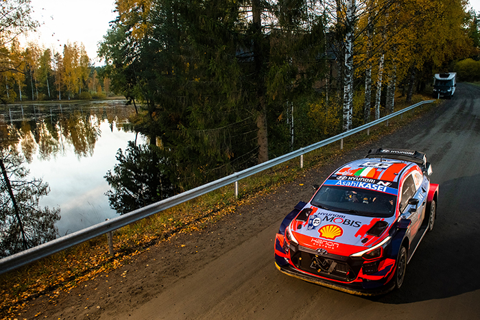 Breen snatches the lead in dramatic start to Rally Finland