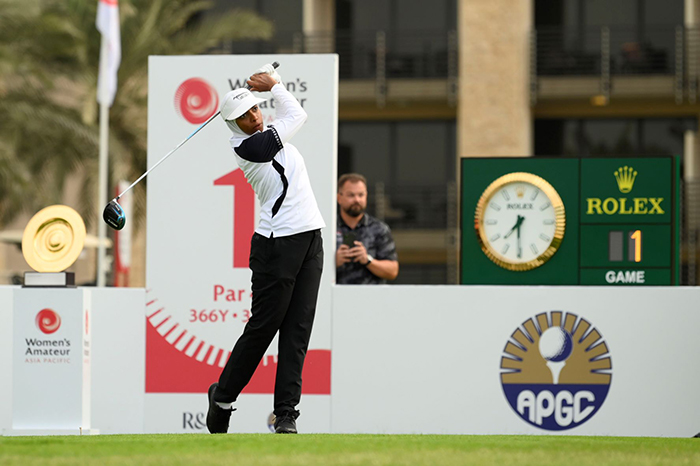 بطلة الجولف الإماراتية حمدة السويدي تفتتح بطولة آسيا والمحيط الهادئ للجولف للهواة السيدات 2021 وفونجتافيلاب تستعرض مهاراتها
