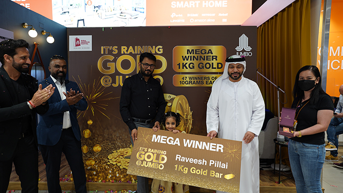 Jumbo’s Biggest Raffle Draw Awards UAE shoppers 1KG Gold