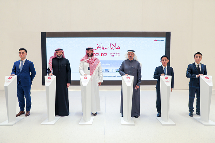 His Excellency the Minister of Investment, Eng. Khalid Al-Falih, and His Excellency, the Minister of Communications and Information Technology, Eng. Abdullah AlSawaha launched Huawei’s largest flagship store overseas in Riyadh On the side-lines of the LEAP Conference