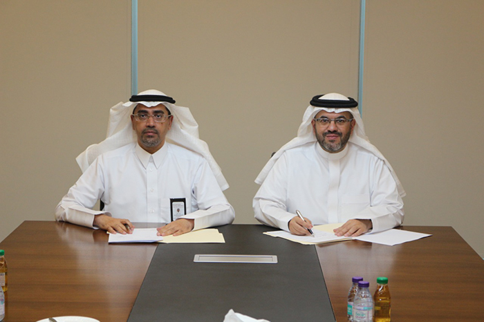 إتفاقية تعاون بين شركة مصنع تكنولوجيات الصحراء للطاقة الشمسية والمختبر الخليجي للطاقة المتجددة