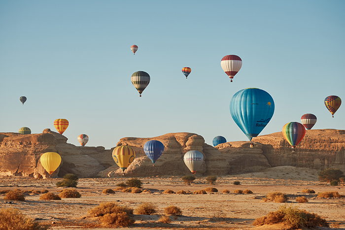 AlUla breaks the record for the World’s Largest Hot Air Balloon Glow Show