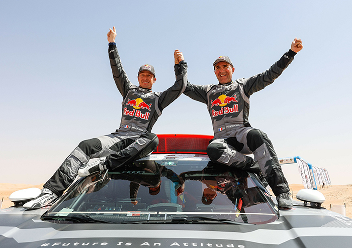 Emotional first victory in the desert: Audi RS Q e-tron wins in Abu Dhabi
