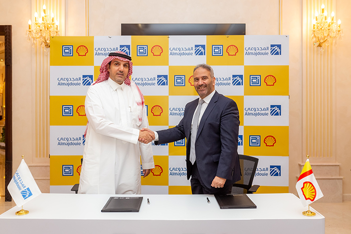 Al-Jomaih & Shell Lubricating Oil Company renews its partnership with Al-Majdouie Holding to supply its Service Centers with Shell Oils