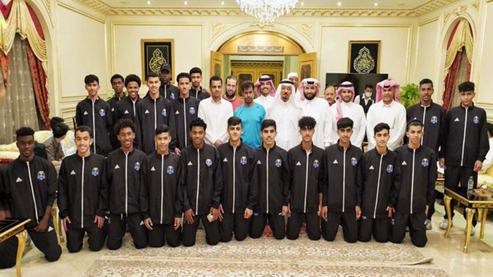 Al-Abdullatif honors the representative of the Riyadh region in the Kingdom’s Championship for the Elite Schools League