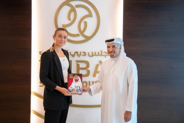 بعد انتقالها للإقامة الدائمة في دبي . . نجمة التنس الاسبانية بادوسا تزور مجلس دبي الرياضي بعد انتقالها للإقامة الدائمة في دبي . . نجمة التنس الاسبانية بادوسا تزور مجلس دبي الرياضي