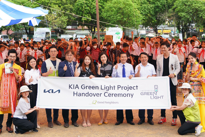 كيا تُكمل بنجاح مشروع الضوء الأخضر في رواندا وفيتنام