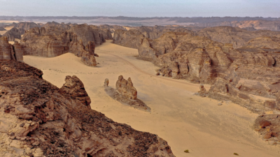 أشهر التشكيلات الصخرية والجيولوجية المبهرة في العلا أشهر التشكيلات الصخرية والجيولوجية المبهرة في العلا