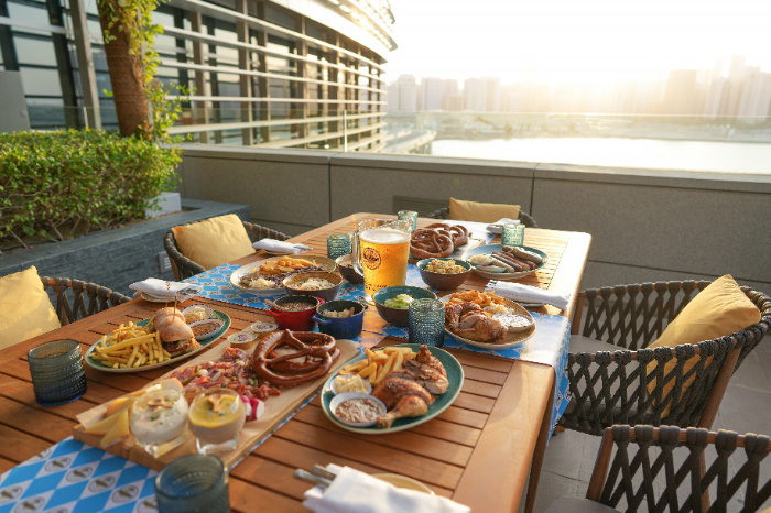 ROSEWOOD ABU DHABI KICK STARTS THE NEW SEASION WITH A FUN-FILLED BAVARIAN OKTOBERFEST ROSEWOOD ABU DHABI KICK STARTS THE NEW SEASION WITH A FUN-FILLED BAVARIAN OKTOBERFEST