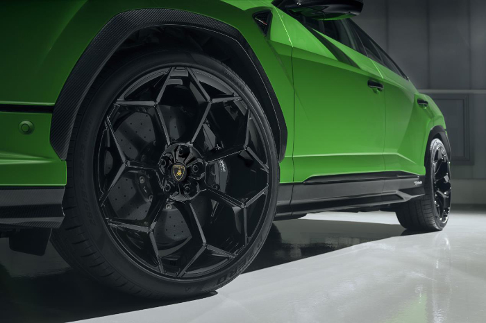 THE FIRST PIRELLI P ZERO TROFEO R FOR SUVs IS BORN WITH A RECORD FOR THE LAMBORGHINI URUS PERFORMANTE