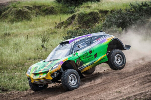 X44 Vida Carbon Racing take Crazy Race win to set up thrilling season finale