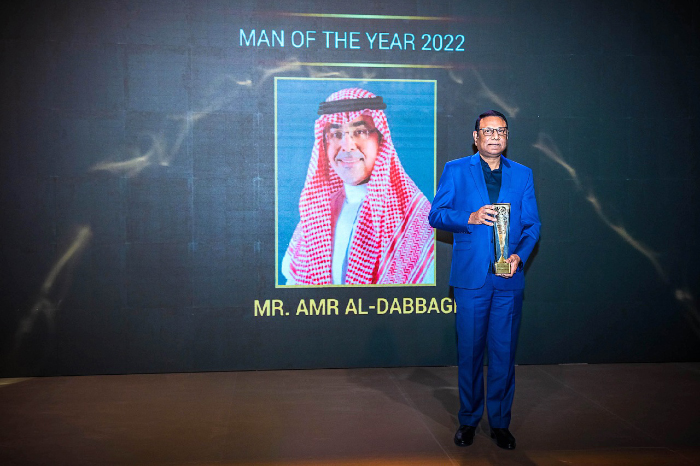 عمرو الدباغ يحصل على جائزة «شخصية العام» في قطاع السيارات لسنة 2022