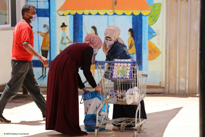 برنامج الأغذية العالمي يرحب بمساهمة مركز الملك سلمان للإغاثة والأعمال الإنسانية لتقديم المساعدات الغذائية للاجئين السوريين في المخيمات