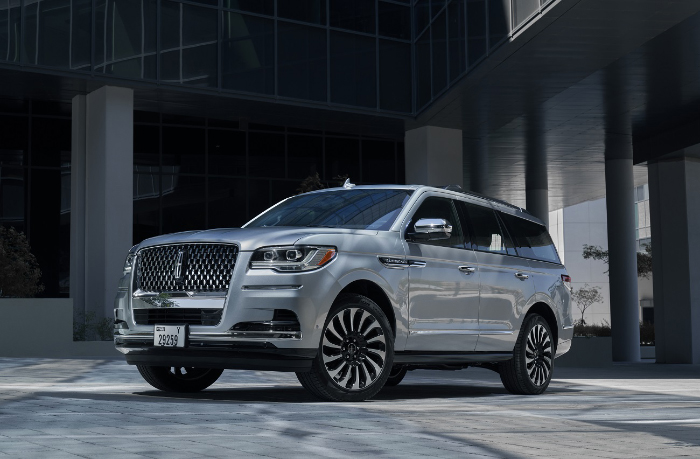 NEW LINCOLN NAVIGATOR BRINGS REFRESHED EXTERIOR, STUNNING INTERIOR OPTIONS, AND PEAK PERFORMANCE TO THE MIDDLE EAST