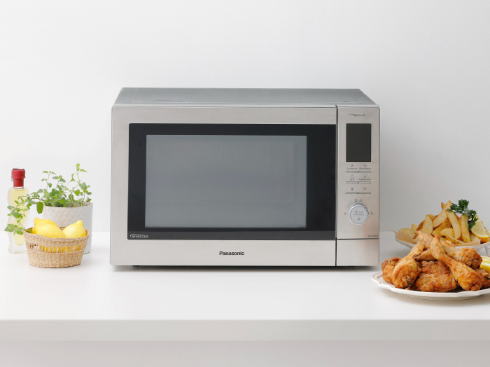 Panasonic brings a new level of convenient, healthy cooking in KSA homes with the NN-CD87 4-in-1 Convection Oven with Healthy Air Frying