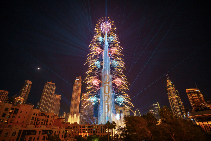 DUBAI SKYLINE LIGHTS UP WITH NEW YEAR’S FIREWORKS DURING DUBAI SHOPPING FESTIVAL