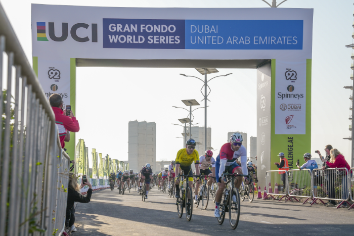 دبي تجمع أكثر من 2000 درّاج في أكبر سباق مؤهل لبطولة العالم للدراجات الهوائية