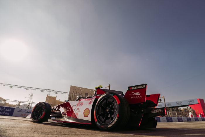 Nissan Formula E Season 9 Concludes with Electric Thrill at the Diriyah E-Prix