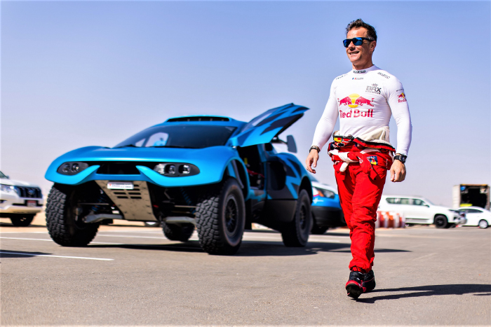 سيارات فريق البحرين ريد إكستريم الخارقة المزدوجة تستعد لرالي أبوظبي الصحراوي