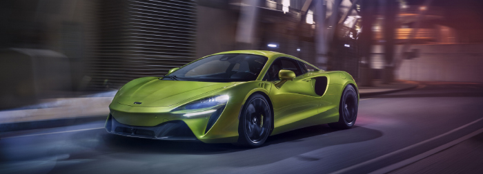 McLaren Dubai delivers the first Artura in the Middle East