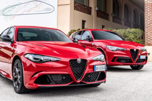 ألفا روميو تكشف النقاب عن سياراتها جوليا وستلفيو وتونالي الجديدة في سوق الخليج ألفا روميو تكشف النقاب عن سياراتها جوليا وستلفيو وتونالي الجديدة في سوق الخليج