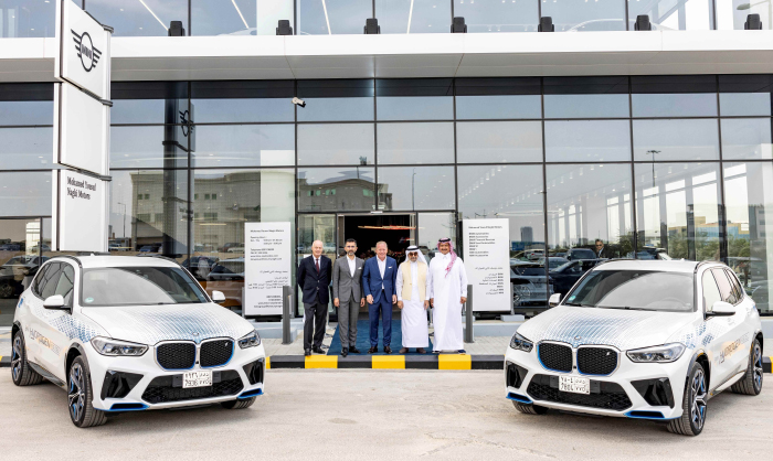 BMW iX5 Hydrogen pilot fleet makes its Middle East debut at the unveiling of MYNM’s first ‘Retail.Next’ showroom in the Kingdom