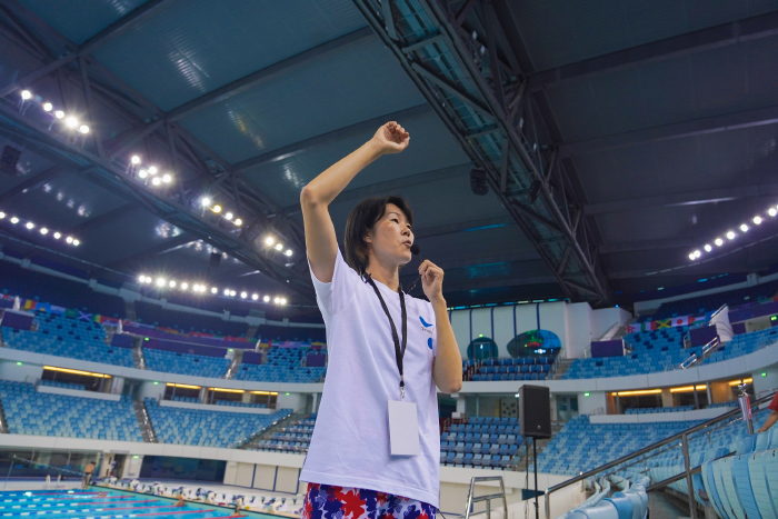 الأسطورة اليابانية ري كانيتو تبدأ مشوار إعداد أبطال السباحة الأولمبيين من دبي
