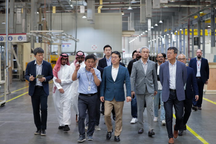 Global CEO Visits LG Air Solutions Factory in Saudi Arabia to show-case Commitment to Quality and Innovation