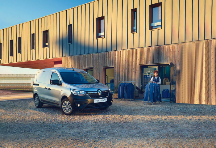 Arabian Automobiles Renault Redefines Efficiency and Versatility with the Express Van