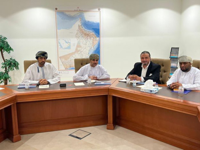 سفير سلطنة عمان لدى المملكة العربية السعودية يجتمع مع وفد من وزارة التراث و السياحة لتطوير الجذب السياحي لسلطنة عمان بالسوق السعودى