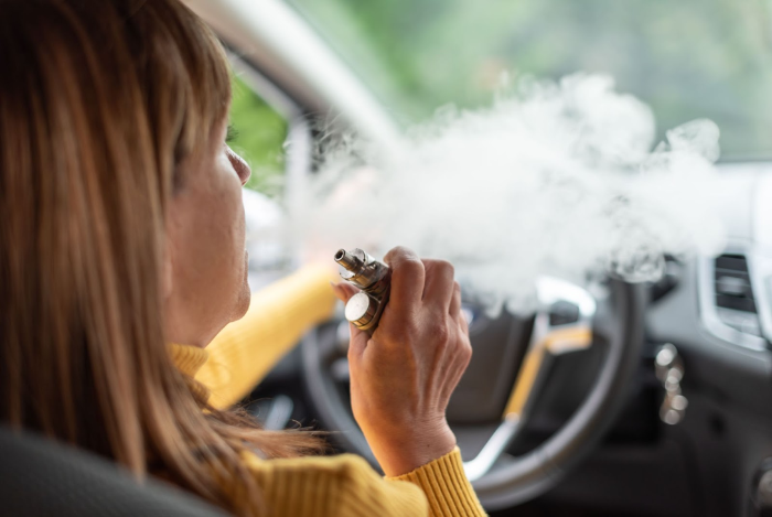Motoring groups call for the government to change laws on vaping and driving