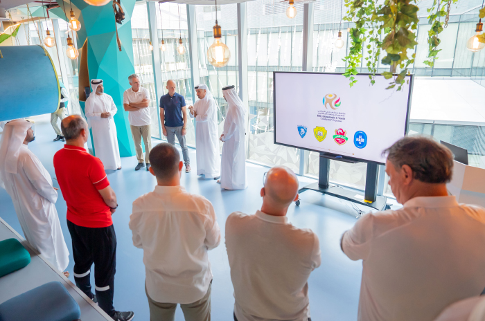 خبير الفيفا يطلع على برامج وفعاليات مجلس دبي الرياضي لاستقطاب وتطوير الموهوبين ويلتقي مدراء الأكاديميات
