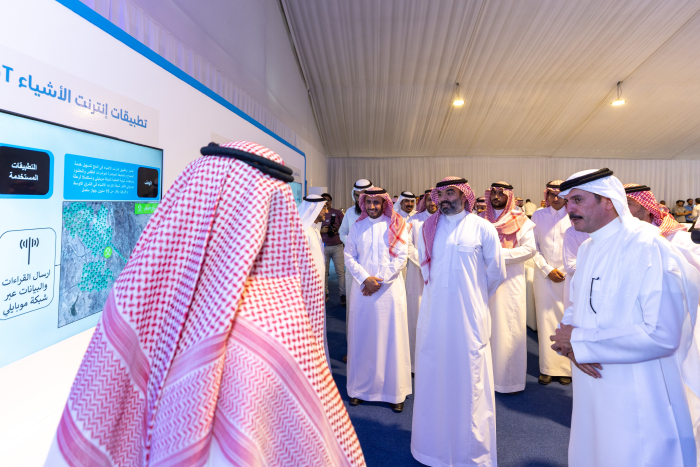 وزير الاتصالات وتقنية المعلومات يقف على استعدادات موبايلي لموسم الحج وزير الاتصالات وتقنية المعلومات يقف على استعدادات موبايلي لموسم الحج