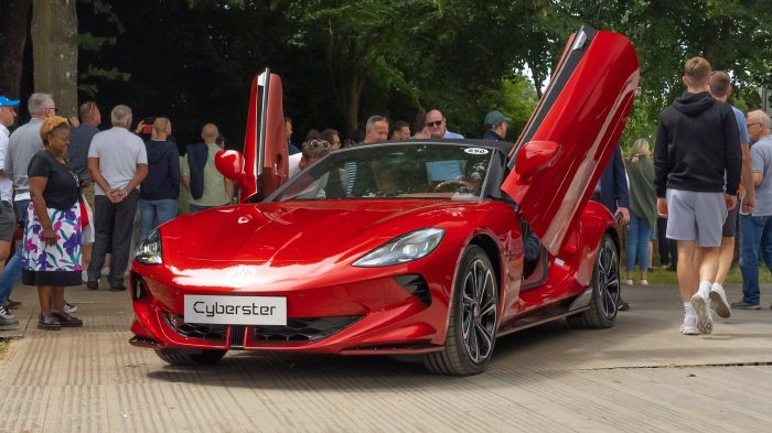 MG ELECTRIFIES GOODWOOD WITH TRIPLE GLOBAL DEBUT