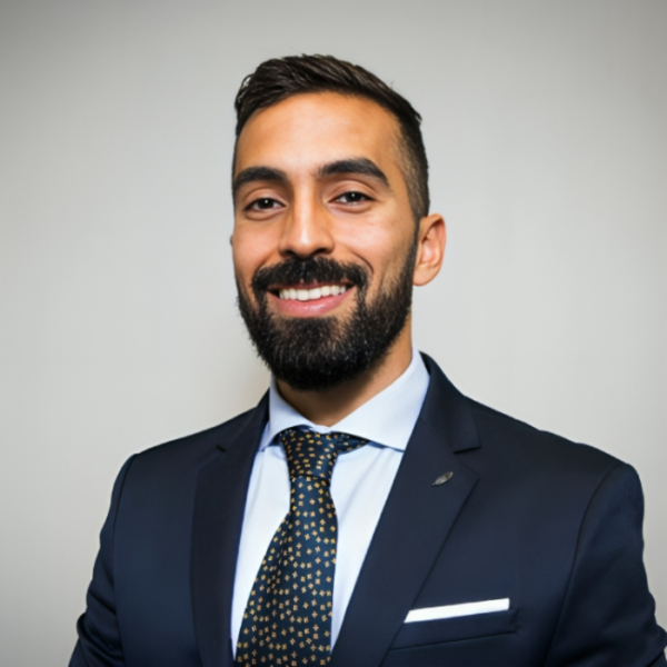 الامارات تولي اهتماماً كبيراً بالرفاه المالي للموظفين في القطاعين العام والخاص الامارات تولي اهتماماً كبيراً بالرفاه المالي للموظفين في القطاعين العام والخاص