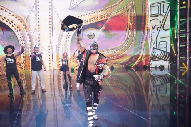راي ميستيريو أيقونة WWE يواصل مسيرته الأسطورية ويحافظ على لقب بطولة الولايات المتحدة خلال عرض باي باك راي ميستيريو أيقونة WWE يواصل مسيرته الأسطورية ويحافظ على لقب بطولة الولايات المتحدة خلال عرض باي باك