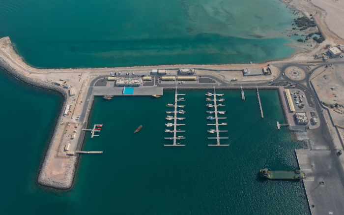 حمدان بن زايد يُدشِّن ميناء السلع المجتمعي ومرسى جزيرة الفيّي