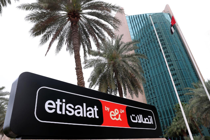 etisalat by e& complete the world’s first trial for large capacity transmission network