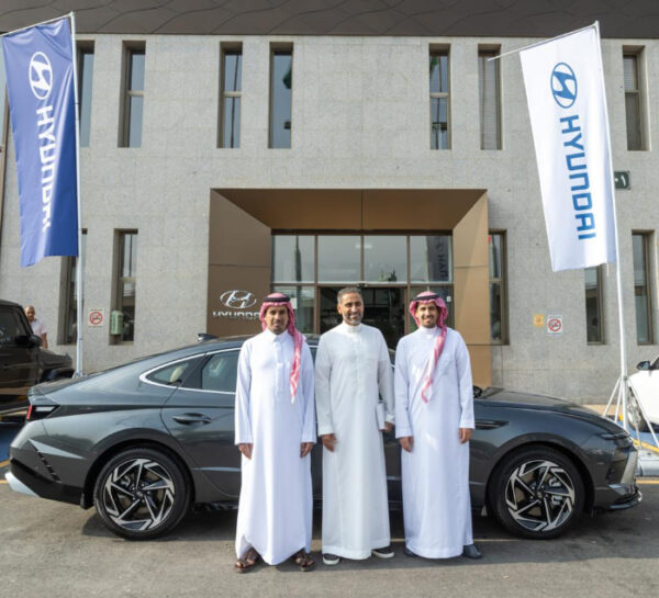 نجم الكرة السعودية وسفير هيونداي بالشرق الاوسط يتسلم سيارته هيونداي سوناتا الجديدة ٢٠٢٤